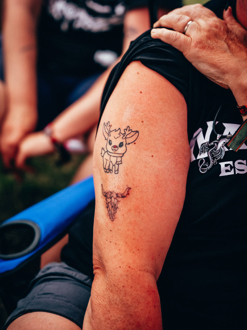 <p>Squad Member Doris mit HOLY Rentier & Wacken-Tattoo</p>