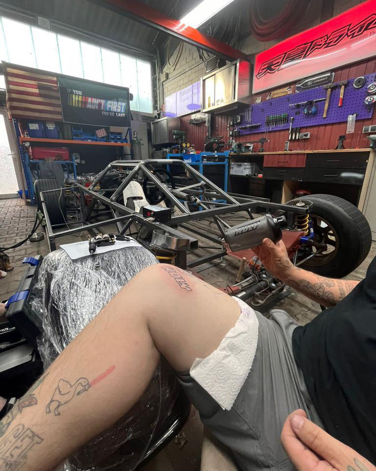 <p>HOLY Tattoo in der Mittagspause</p>