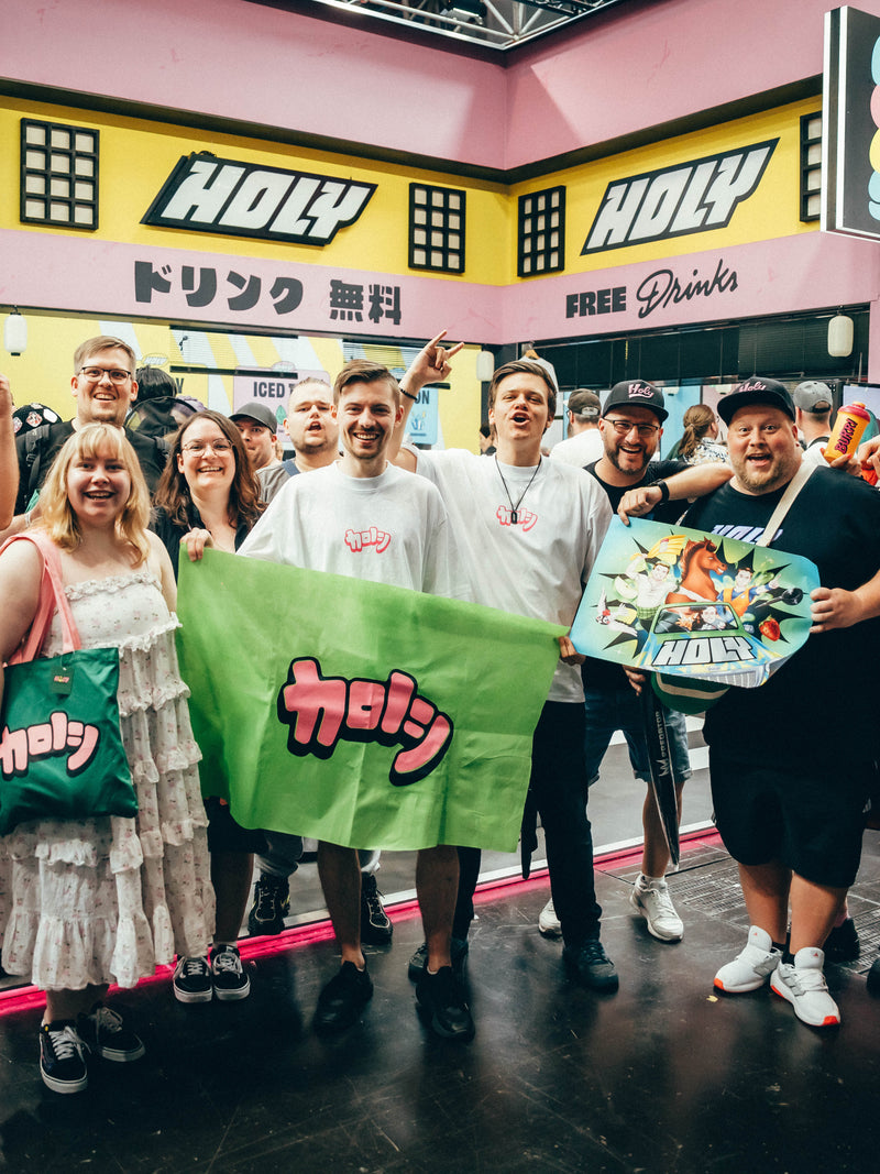 <p>Team HOLY und Squad auf der DoKomi 2026</p>