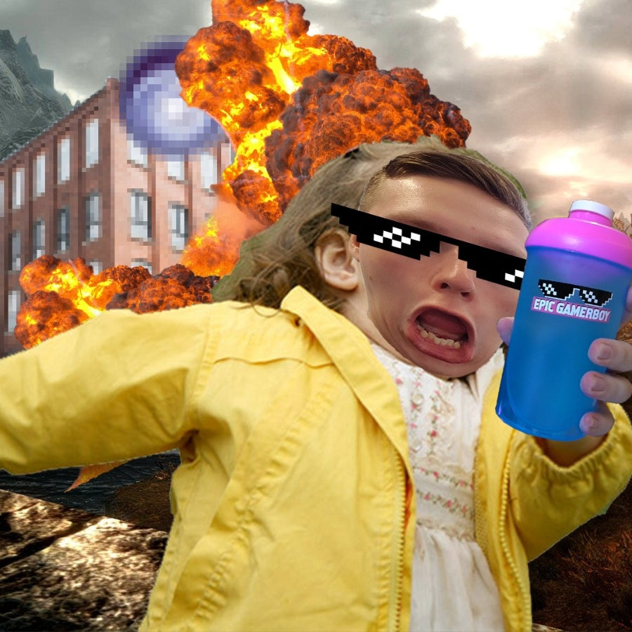 Ein Kind mit Schattierungseffekten trägt einen blau-pinken Shaker vor einer Explosion im Hintergrund.